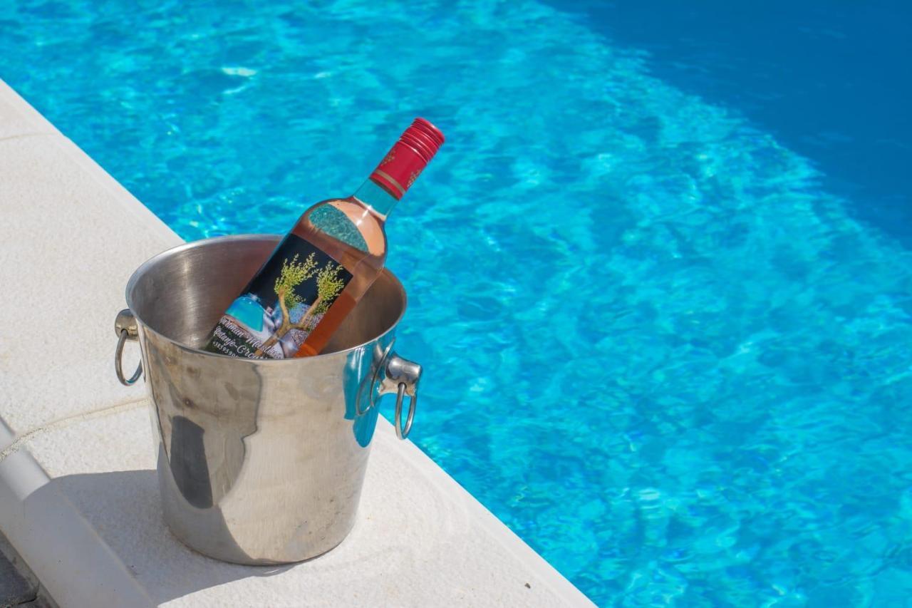 Village Holiday Apartman With Heated Pool Maslina Kostanje Zewnętrze zdjęcie