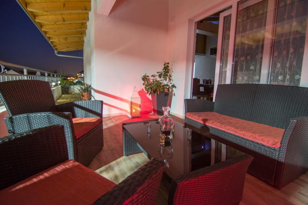 Village Holiday Apartman With Heated Pool Maslina Kostanje Zewnętrze zdjęcie
