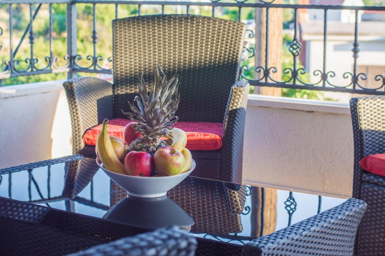 Village Holiday Apartman With Heated Pool Maslina Kostanje Zewnętrze zdjęcie