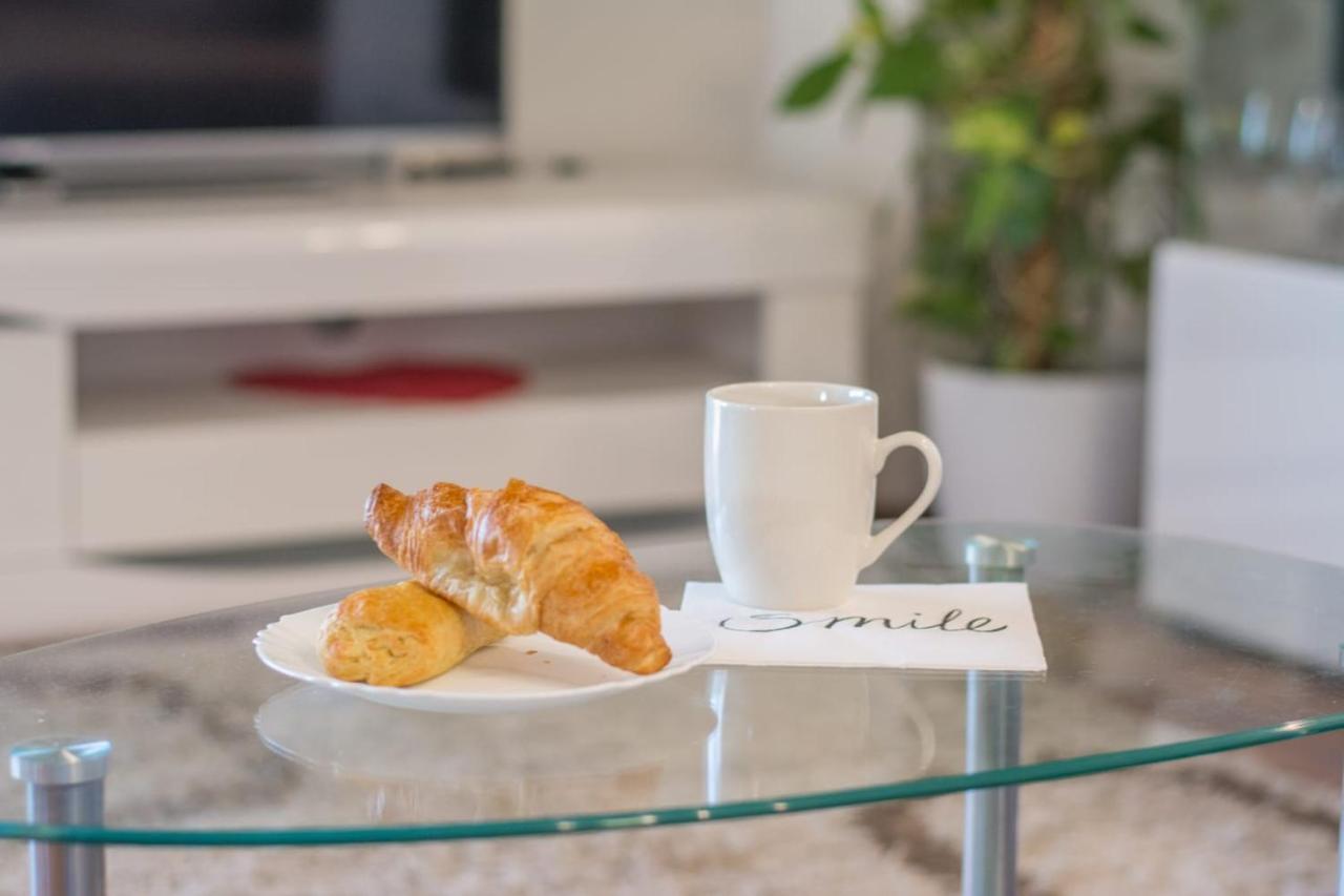Village Holiday Apartman With Heated Pool Maslina Kostanje Zewnętrze zdjęcie
