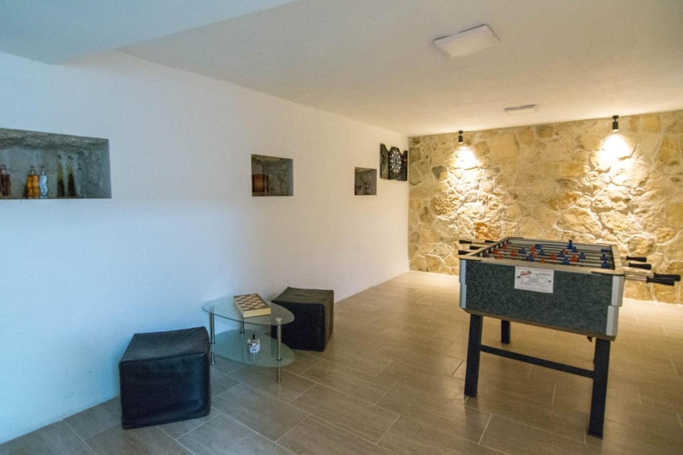 Village Holiday Apartman With Heated Pool Maslina Kostanje Zewnętrze zdjęcie